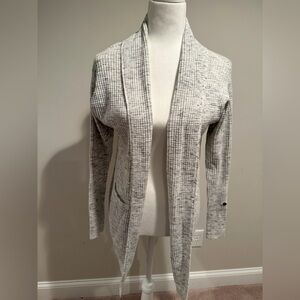Calla brand Women’s gray open mid length cardigan in good condition. Size small.